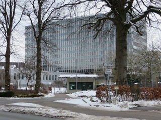 Kraftfahrt-Bundesamt Flensburg. Photo: Af Soenke Rahn - Eget arbejde, CC BY-SA 4.0, https://commons.wikimedia.org/w/index.php?curid=49570700